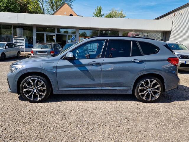 BMW X1 xDrive25e M-SPORT ** LED, NAVI+, PANORAMA, MEM, TREKH, HuD, 19-inch LMV, ** 1e EIG - UNFALLFREI ** ** INFORMEER OOK NAAR ONZE AANTREKKELIJKE FINANCIAL-LEASE TARIEVEN **