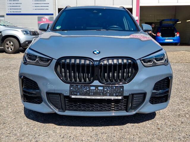 BMW X1 xDrive25e M-SPORT ** LED, NAVI+, PANORAMA, MEM, TREKH, HuD, 19-inch LMV, ** 1e EIG - UNFALLFREI ** ** INFORMEER OOK NAAR ONZE AANTREKKELIJKE FINANCIAL-LEASE TARIEVEN **