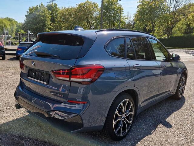 BMW X1 xDrive25e M-SPORT ** LED, NAVI+, PANORAMA, MEM, TREKH, HuD, 19-inch LMV, ** 1e EIG - UNFALLFREI ** ** INFORMEER OOK NAAR ONZE AANTREKKELIJKE FINANCIAL-LEASE TARIEVEN **