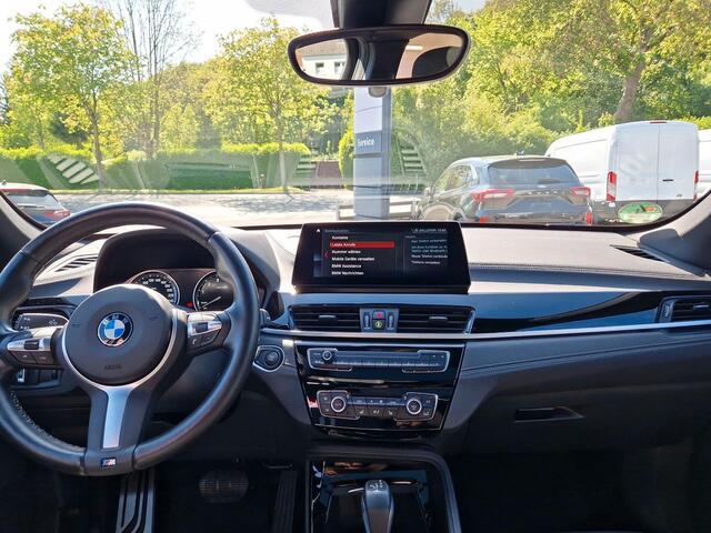 BMW X1 xDrive25e M-SPORT ** LED, NAVI+, PANORAMA, MEM, TREKH, HuD, 19-inch LMV, ** 1e EIG - UNFALLFREI ** ** INFORMEER OOK NAAR ONZE AANTREKKELIJKE FINANCIAL-LEASE TARIEVEN **