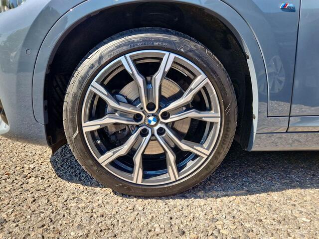 BMW X1 xDrive25e M-SPORT ** LED, NAVI+, PANORAMA, MEM, TREKH, HuD, 19-inch LMV, ** 1e EIG - UNFALLFREI ** ** INFORMEER OOK NAAR ONZE AANTREKKELIJKE FINANCIAL-LEASE TARIEVEN **