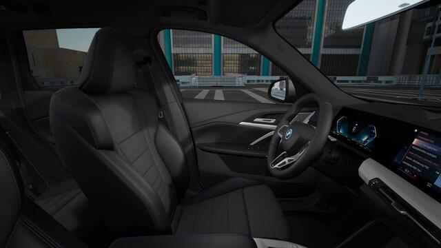 BMW X1 xDrive25e High Executive M Sport Automaat / Panoramadak / Trekhaak / Sportstoelen / Adaptieve LED / M Adaptief onderstel / Parking Assistant Plus / Head-Up