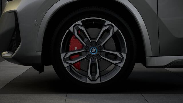 BMW X1 xDrive25e High Executive M Sport Automaat / Panoramadak / Trekhaak / Sportstoelen / Adaptieve LED / M Adaptief onderstel / Parking Assistant Plus / Head-Up