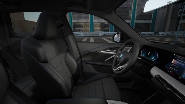 BMW X1 xDrive25e High Executive M Sport Automaat / Panoramadak / Trekhaak / Sportstoelen / Adaptieve LED / M Adaptief onderstel Parking Assistant Plus / Comfort Access