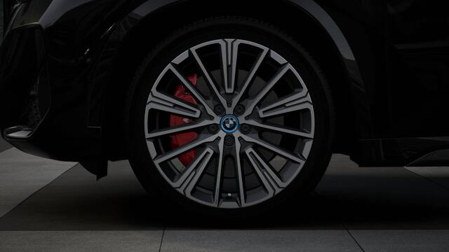 BMW X1 xDrive25e High Executive M Sport Automaat / Panoramadak / Trekhaak / Sportstoelen / Adaptieve LED / M Adaptief onderstel Parking Assistant Plus / Comfort Access