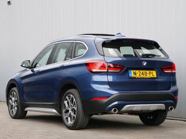 BMW X1 sDrive20i 184pk Business Edition Plus Automaat Schuifdak / Camera / Trekhaak / Navigatie