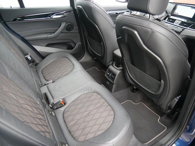 BMW X1 sDrive20i 184pk Business Edition Plus Automaat Schuifdak / Camera / Trekhaak / Navigatie