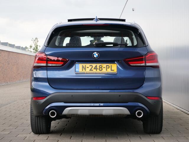 BMW X1 sDrive20i 184pk Business Edition Plus Automaat Schuifdak / Camera / Trekhaak / Navigatie