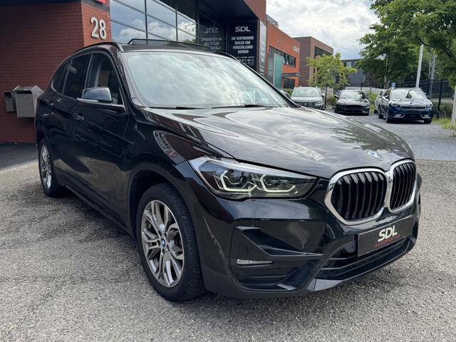 BMW X1 xDrive25e High Executive // PANO / SCHUIF-KANTEL DAK // NAVI // PDC // ELEKTRISCHE ACHTERKLEP //