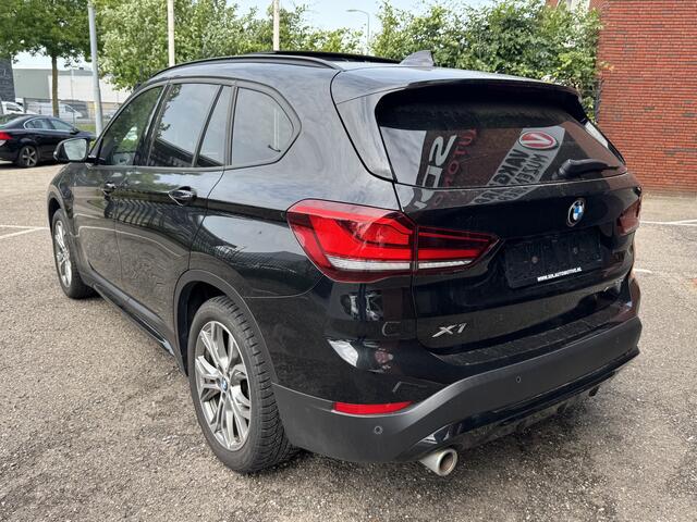 BMW X1 xDrive25e High Executive // PANO / SCHUIF-KANTEL DAK // NAVI // PDC // ELEKTRISCHE ACHTERKLEP //