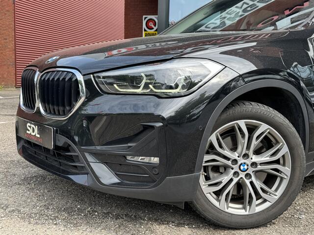 BMW X1 xDrive25e High Executive // PANO / SCHUIF-KANTEL DAK // NAVI // PDC // ELEKTRISCHE ACHTERKLEP //