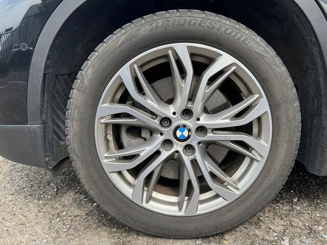 BMW X1 xDrive25e High Executive // PANO / SCHUIF-KANTEL DAK // NAVI // PDC // ELEKTRISCHE ACHTERKLEP //