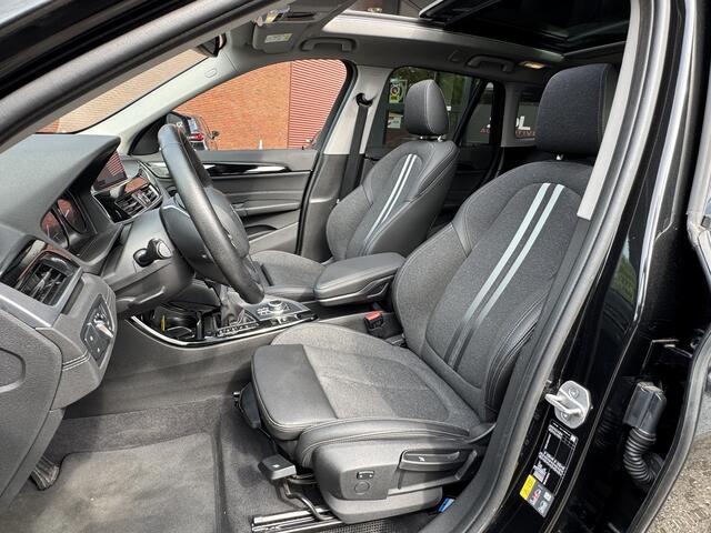 BMW X1 xDrive25e High Executive // PANO / SCHUIF-KANTEL DAK // NAVI // PDC // ELEKTRISCHE ACHTERKLEP //