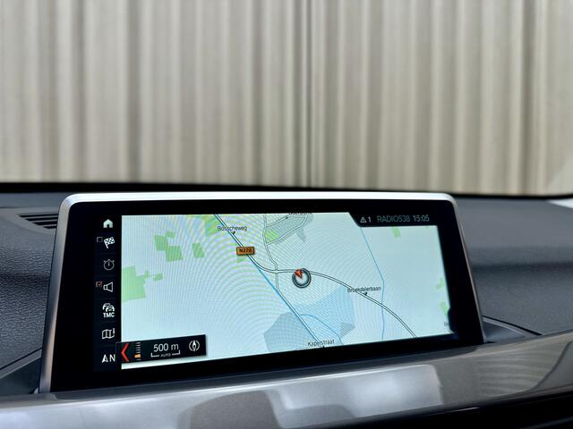 BMW X1 sDrive20i High Executive *Leder* HUD / Navi Pro / Camera / Stoelverwarming / LED / Cruise Control / Afn. Trekhaak / Org.NL!
