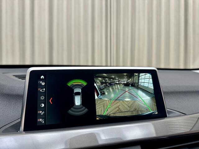 BMW X1 sDrive20i High Executive *Leder* HUD / Navi Pro / Camera / Stoelverwarming / LED / Cruise Control / Afn. Trekhaak / Org.NL!