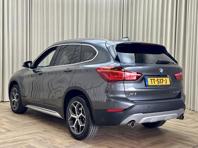 BMW X1 sDrive20i High Executive *Leder* HUD / Navi Pro / Camera / Stoelverwarming / LED / Cruise Control / Afn. Trekhaak / Org.NL!