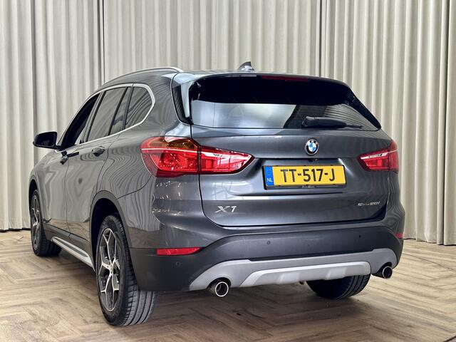 BMW X1 sDrive20i High Executive *Leder* HUD / Navi Pro / Camera / Stoelverwarming / LED / Cruise Control / Afn. Trekhaak / Org.NL!