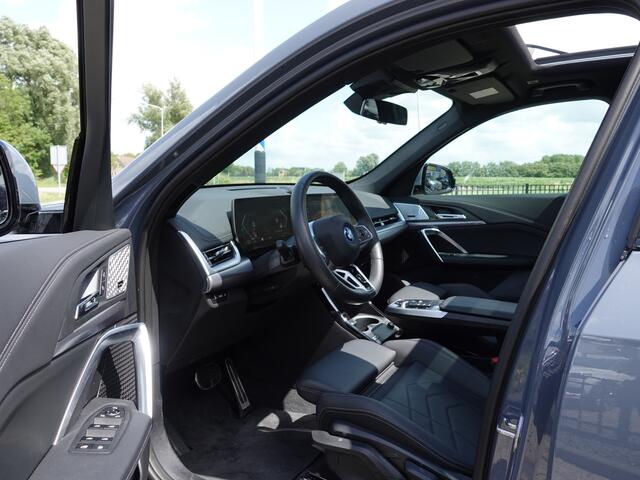 BMW X1 xDrive25e M-SPORT PANO | VOL LEER | 20" LMV | HARMAN KARDON