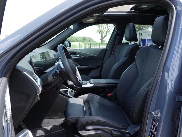 BMW X1 xDrive25e M-SPORT PANO | VOL LEER | 20" LMV | HARMAN KARDON