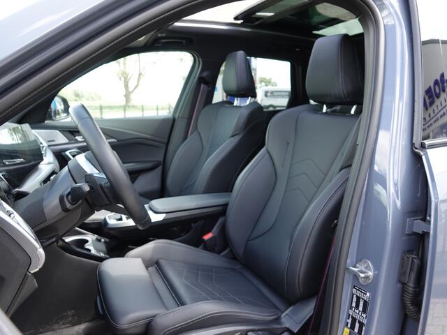BMW X1 xDrive25e M-SPORT PANO | VOL LEER | 20" LMV | HARMAN KARDON