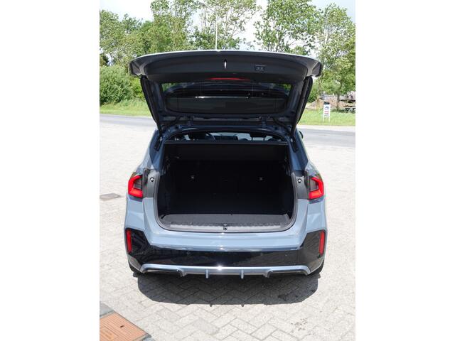 BMW X1 xDrive25e M-SPORT PANO | VOL LEER | 20" LMV | HARMAN KARDON