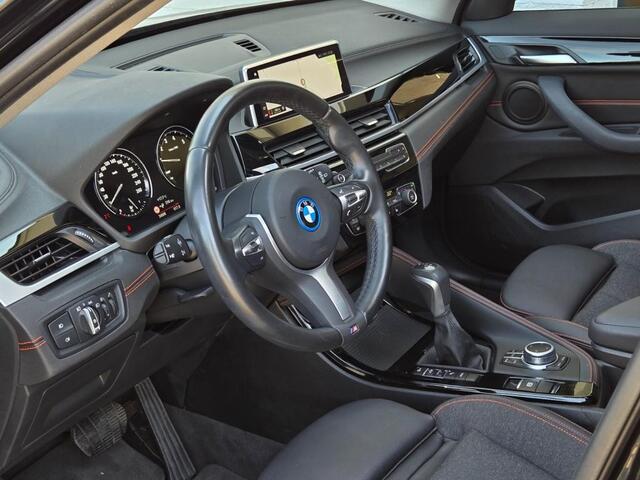 BMW X1 XDRIVE25E SPORTLINE I PANORAMA I SPORTSTOELEN I