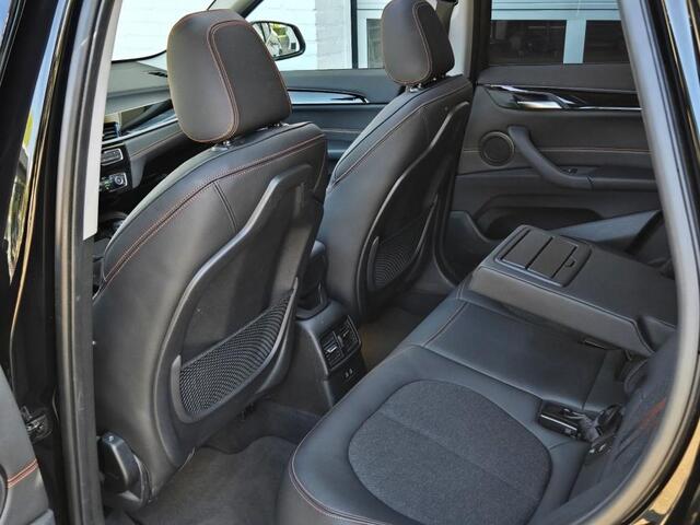 BMW X1 XDRIVE25E SPORTLINE I PANORAMA I SPORTSTOELEN I