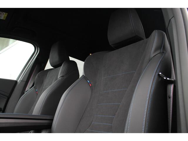 BMW X1 xDrive25e High Executive M Sport Automaat / Panoramadak / Trekhaak / Sportstoelen / Comfort Access / Stoelverwarming / Adaptieve LED / Parking Assistant Plus / Head-Up / Harman-Kardon