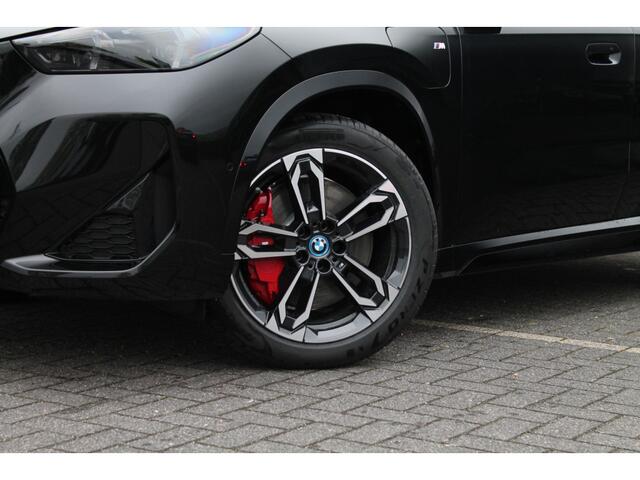 BMW X1 xDrive25e High Executive M Sport Automaat / Panoramadak / Trekhaak / Sportstoelen / Comfort Access / Stoelverwarming / Adaptieve LED / Parking Assistant Plus / Head-Up / Harman-Kardon