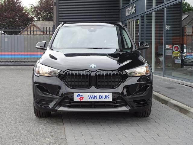 BMW X1 xDrive25e Afn.Trekhaak Leder Navigatie Sportstuur ECC DAB Shadow Line 19" LM Velgen