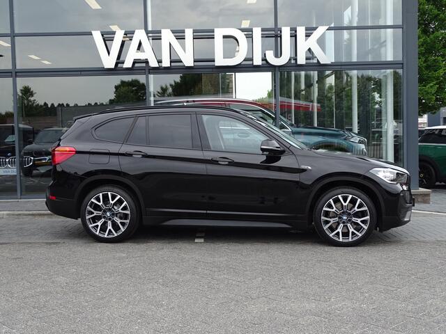 BMW X1 xDrive25e Afn.Trekhaak Leder Navigatie Sportstuur ECC DAB Shadow Line 19" LM Velgen