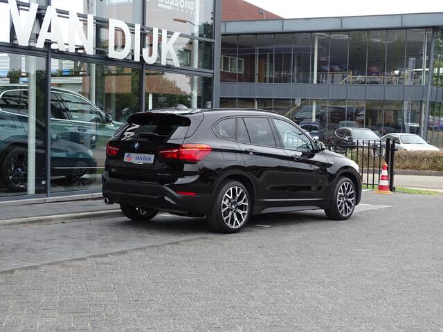 BMW X1 xDrive25e Afn.Trekhaak Leder Navigatie Sportstuur ECC DAB Shadow Line 19" LM Velgen
