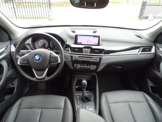 BMW X1 xDrive25e Afn.Trekhaak Leder Navigatie Sportstuur ECC DAB Shadow Line 19" LM Velgen