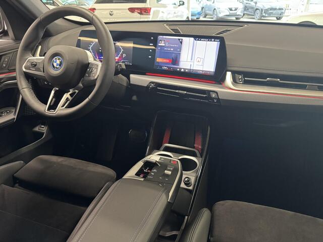 BMW X1 xDrive25e M-Sport | Navi | Alcantara/Leer | Camera | PDC ( Vestiging - Nieuwegein )