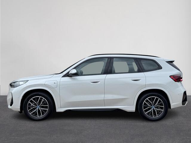 BMW X1 xDrive25e M-Sport | Navi | Alcantara/Leer | Camera | PDC ( Vestiging - Nieuwegein )