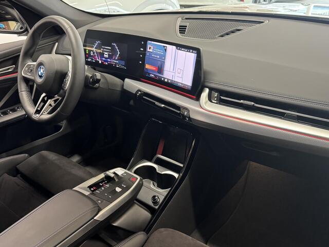 BMW X1 xDrive25e M-Sport | Navi | Alcantara/Leer | Camera | PDC ( Vestiging - Nieuwegein )