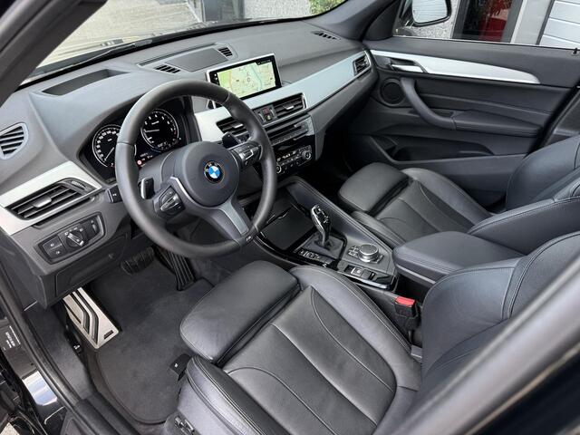 BMW X1 sDrive20i M Sport Pano | Trekhaak | Leder | Stoelverwarming | Navi | LED | Comfort Access | Parkeersensoren | HeadUp | HiFi |