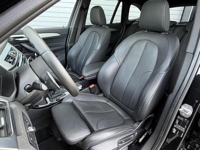 BMW X1 sDrive20i M Sport Pano | Trekhaak | Leder | Stoelverwarming | Navi | LED | Comfort Access | Parkeersensoren | HeadUp | HiFi |