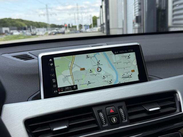 BMW X1 sDrive20i M Sport Pano | Trekhaak | Leder | Stoelverwarming | Navi | LED | Comfort Access | Parkeersensoren | HeadUp | HiFi |