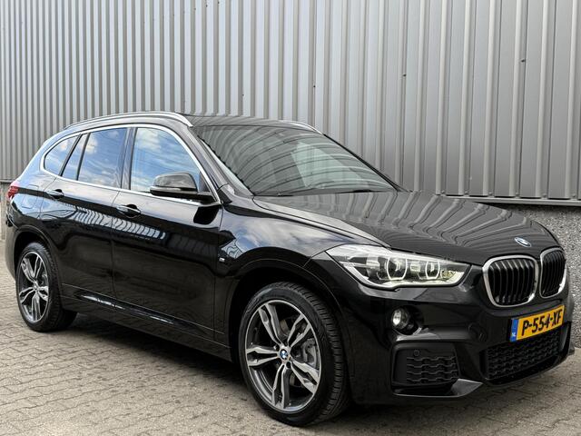 BMW X1 sDrive20i M Sport Pano | Trekhaak | Leder | Stoelverwarming | Navi | LED | Comfort Access | Parkeersensoren | HeadUp | HiFi |