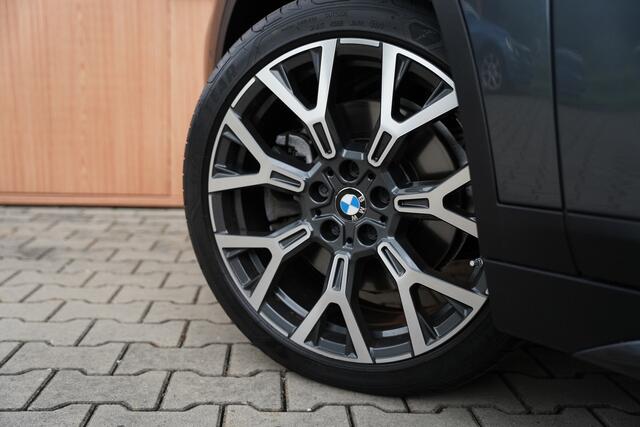BMW X1 sDrive 20i | Sport Line | 19 inch