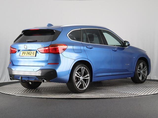 BMW X1 sDrive20i High Executive M Sport (NL-Auto / Afn. Trekhaak / Carplay / Camera / Navi / Cruise / 19'')