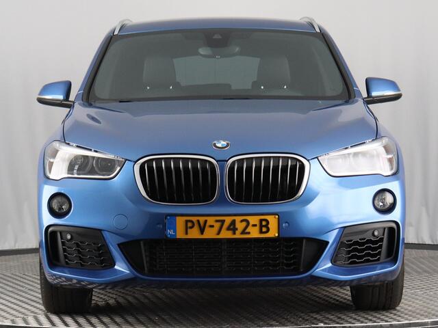 BMW X1 sDrive20i High Executive M Sport (NL-Auto / Afn. Trekhaak / Carplay / Camera / Navi / Cruise / 19'')