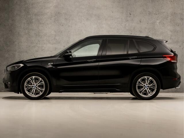 BMW X1 xDrive25e Sportline 221Pk Automaat (GROOT NAVI, DEALER ONDERHOUDEN, SFEERVERLICHTING, CLIMATE, LEDER, STOELVERWARMING, SPORTSTOELEN, GETINT GLAS, ELEK ACHTERKLEP, NIEUWE APK, NIEUWSTAAT)