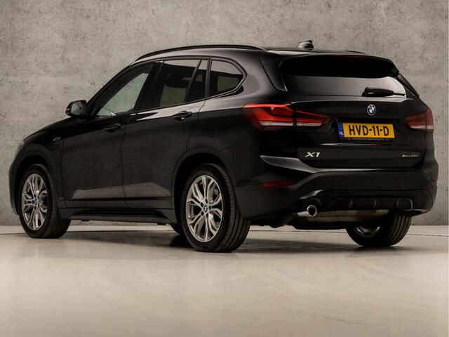 BMW X1 xDrive25e Sportline 221Pk Automaat (GROOT NAVI, DEALER ONDERHOUDEN, SFEERVERLICHTING, CLIMATE, LEDER, STOELVERWARMING, SPORTSTOELEN, GETINT GLAS, ELEK ACHTERKLEP, NIEUWE APK, NIEUWSTAAT)