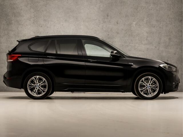 BMW X1 xDrive25e Sportline 221Pk Automaat (GROOT NAVI, DEALER ONDERHOUDEN, SFEERVERLICHTING, CLIMATE, LEDER, STOELVERWARMING, SPORTSTOELEN, GETINT GLAS, ELEK ACHTERKLEP, NIEUWE APK, NIEUWSTAAT)