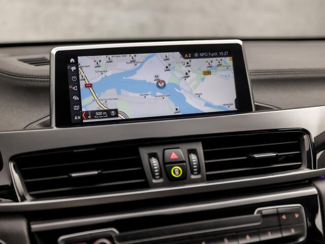 BMW X1 xDrive25e Sportline 221Pk Automaat (GROOT NAVI, DEALER ONDERHOUDEN, SFEERVERLICHTING, CLIMATE, LEDER, STOELVERWARMING, SPORTSTOELEN, GETINT GLAS, ELEK ACHTERKLEP, NIEUWE APK, NIEUWSTAAT)