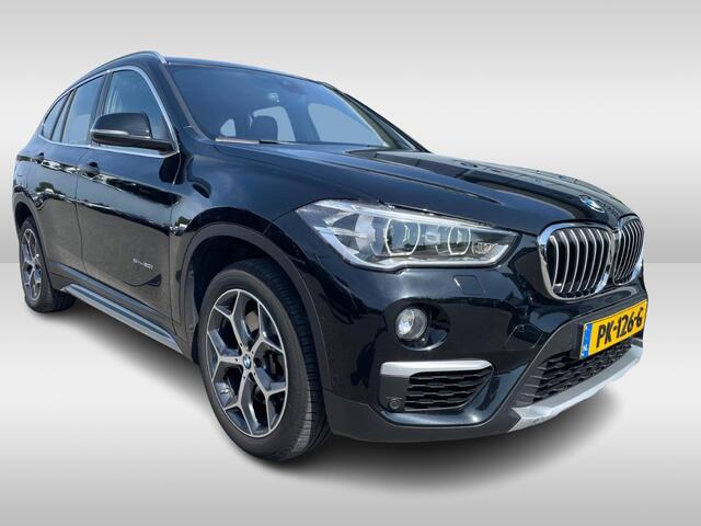 BMW X1 sDrive20i High Executive / Trekhaak / Head-up / Leder / Navigatie / 18'' / Parkeerhulp V+A / Keyless / Sportstoelen / Stoelverwarming / Cruise Control