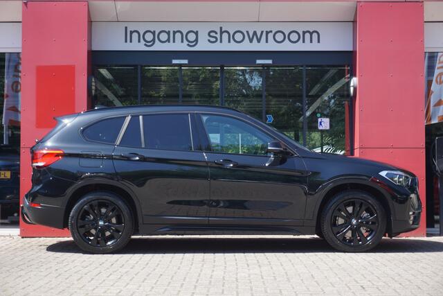 BMW X1 xDrive25e eDrive Edition | Origineel NL | 1ste eigenaar | Trekhaak | HUD | ACC | Leder | Camera | 18''LM |