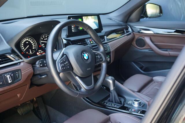BMW X1 xDrive25e eDrive Edition | Origineel NL | 1ste eigenaar | Trekhaak | HUD | ACC | Leder | Camera | 18''LM |